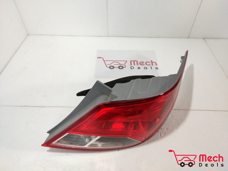 Hyundai Verna Fluidic 4S Tail Lamp Right-924021V600-Hyundai- mechdeals.com