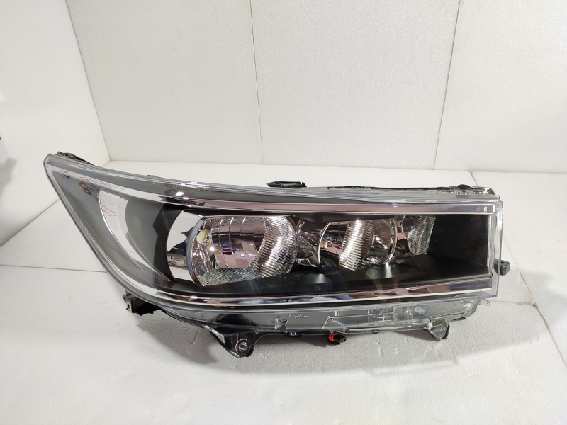 Toyota Innova Crysta (2016-2020)  Head Lamp, Right