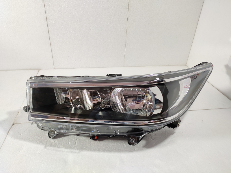 Toyota Innova Crysta (2016-2020) Head Lamp, Left