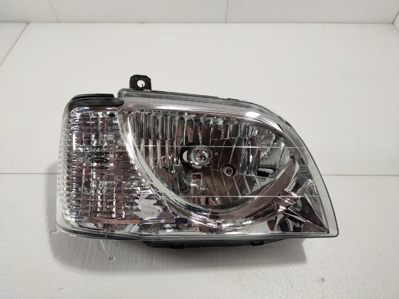 Maruti Suzuki Eeco Head Lamp Right